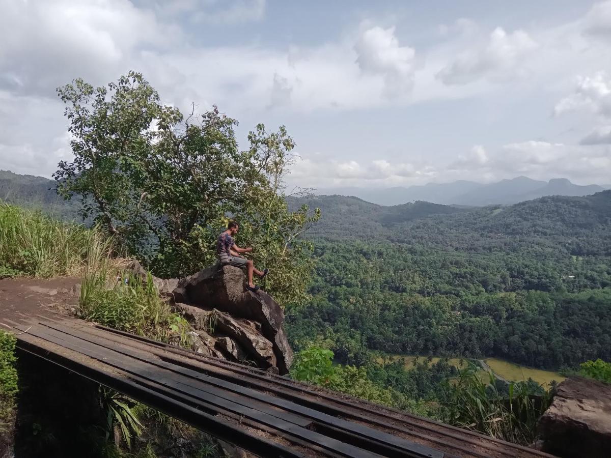 Jungle Village Homestay Pinnawala  Luaran gambar