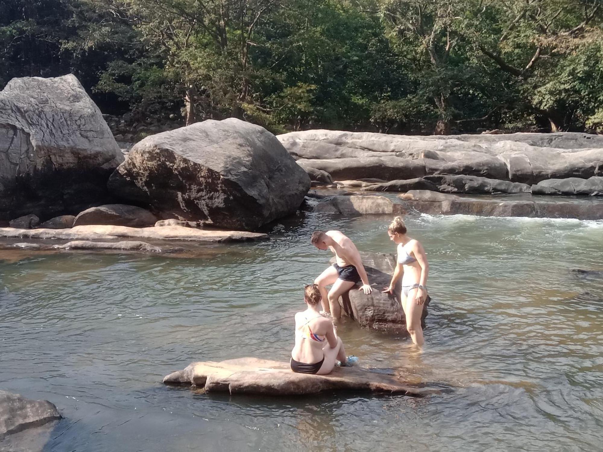 Jungle Village Homestay Pinnawala  Luaran gambar