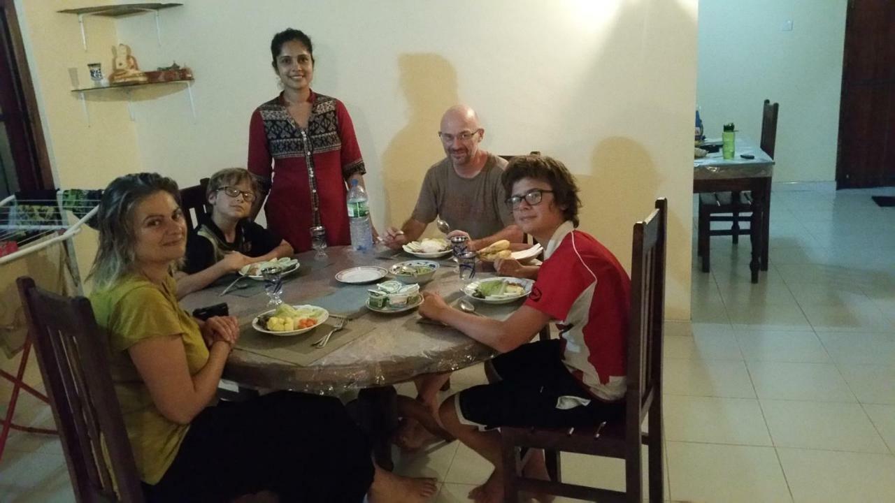 Jungle Village Homestay Pinnawala  Luaran gambar